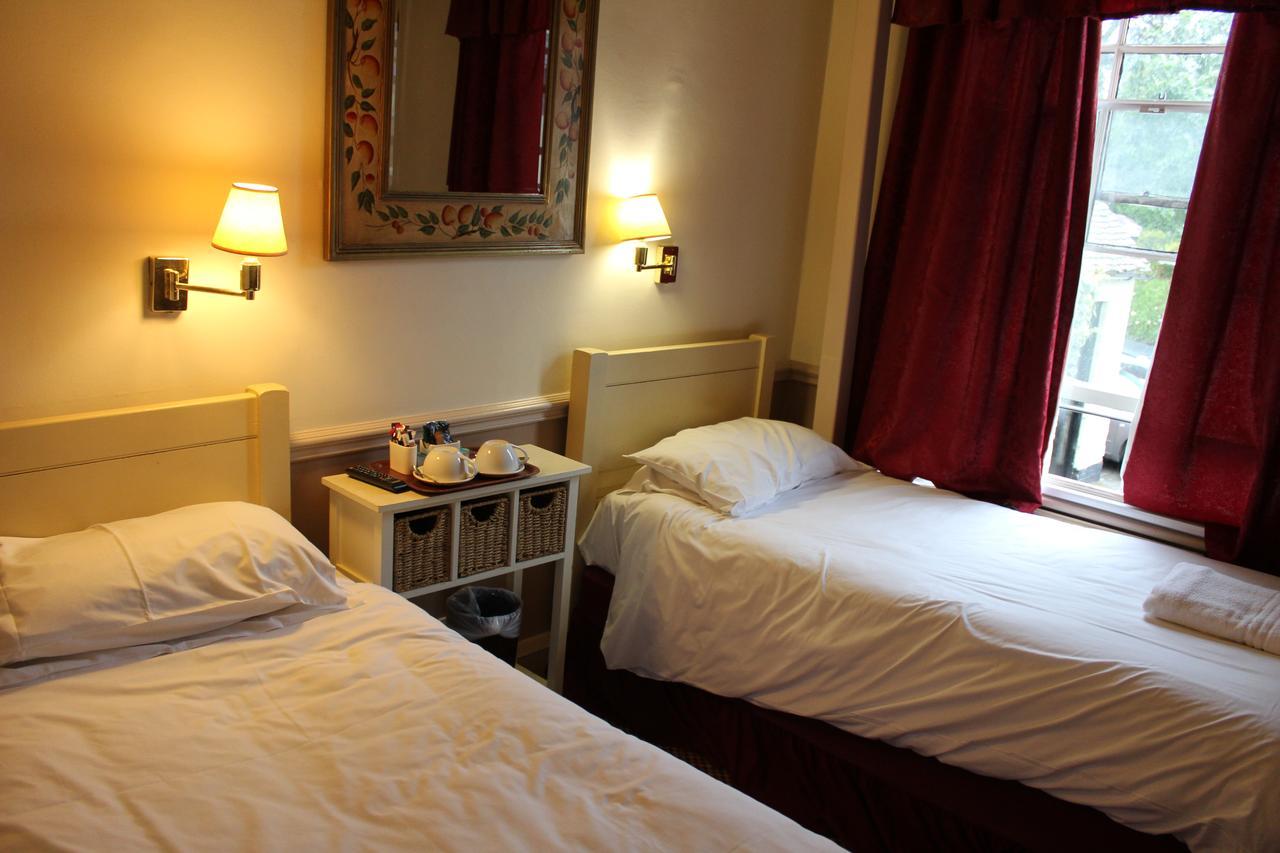 Whyte Harte Hotel Редгілл Екстер'єр фото