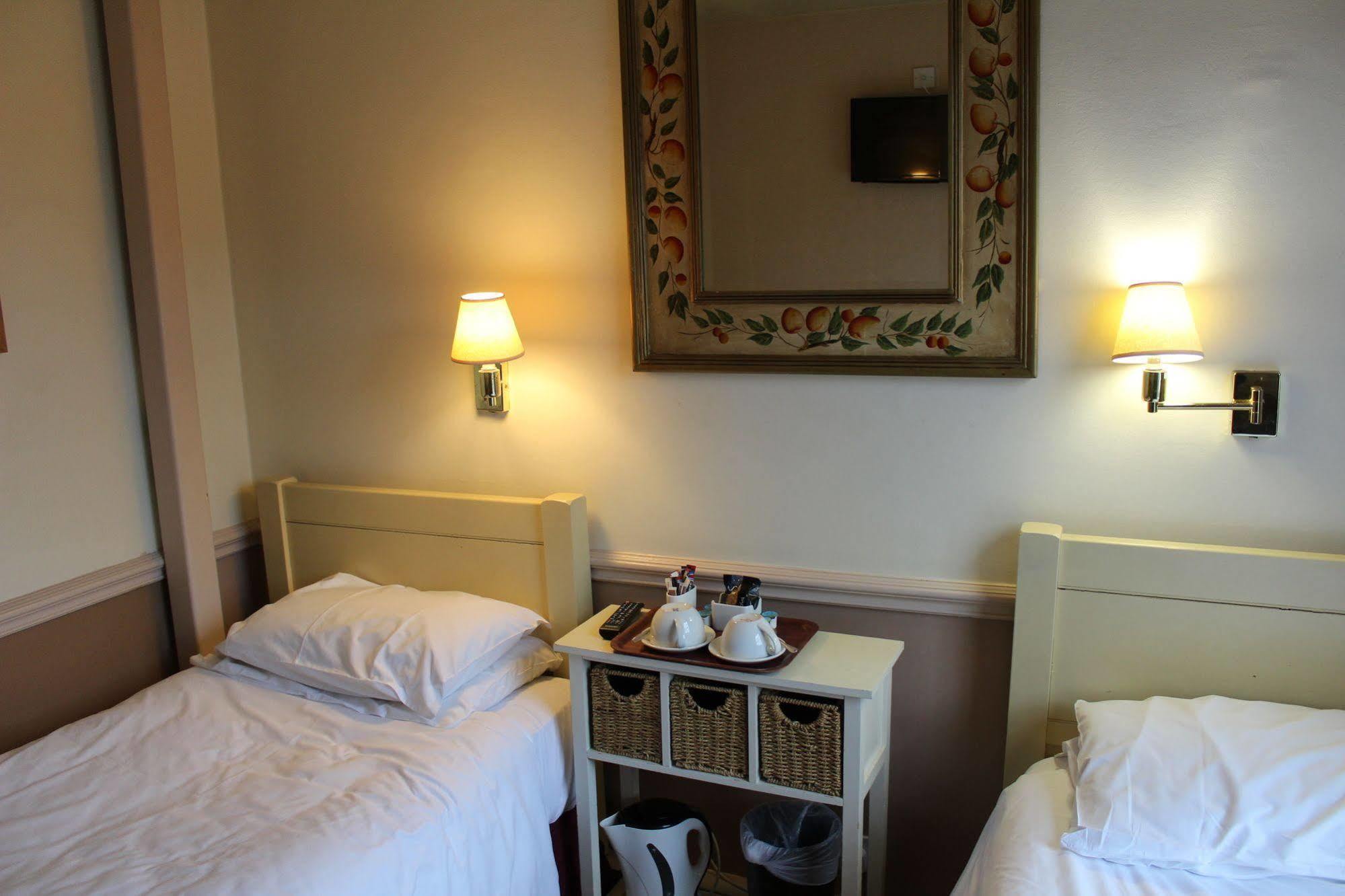Whyte Harte Hotel Редгілл Екстер'єр фото